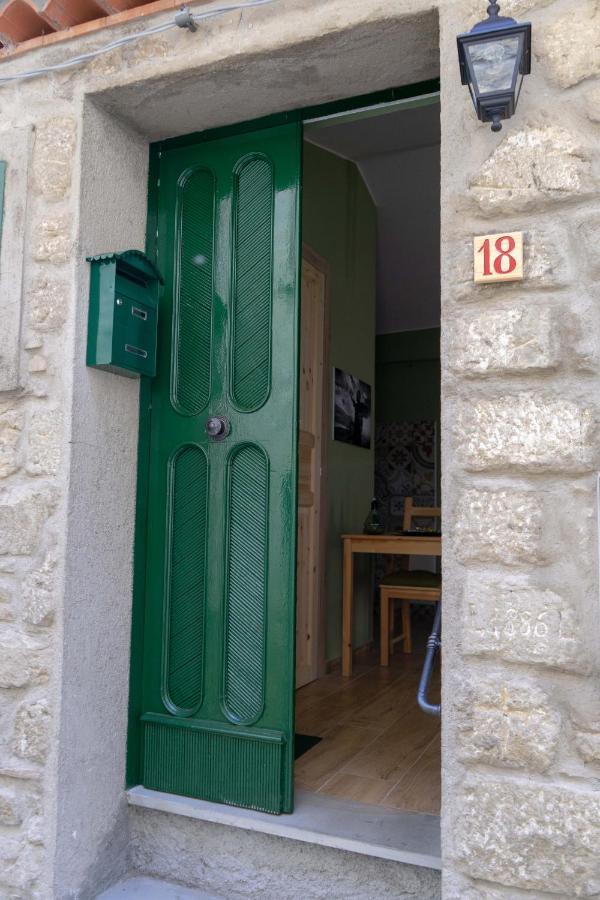 B&B Sud e Magia Castelmezzano Bagian luar foto